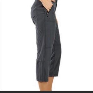 Title Nine Rogue dark gray Capri